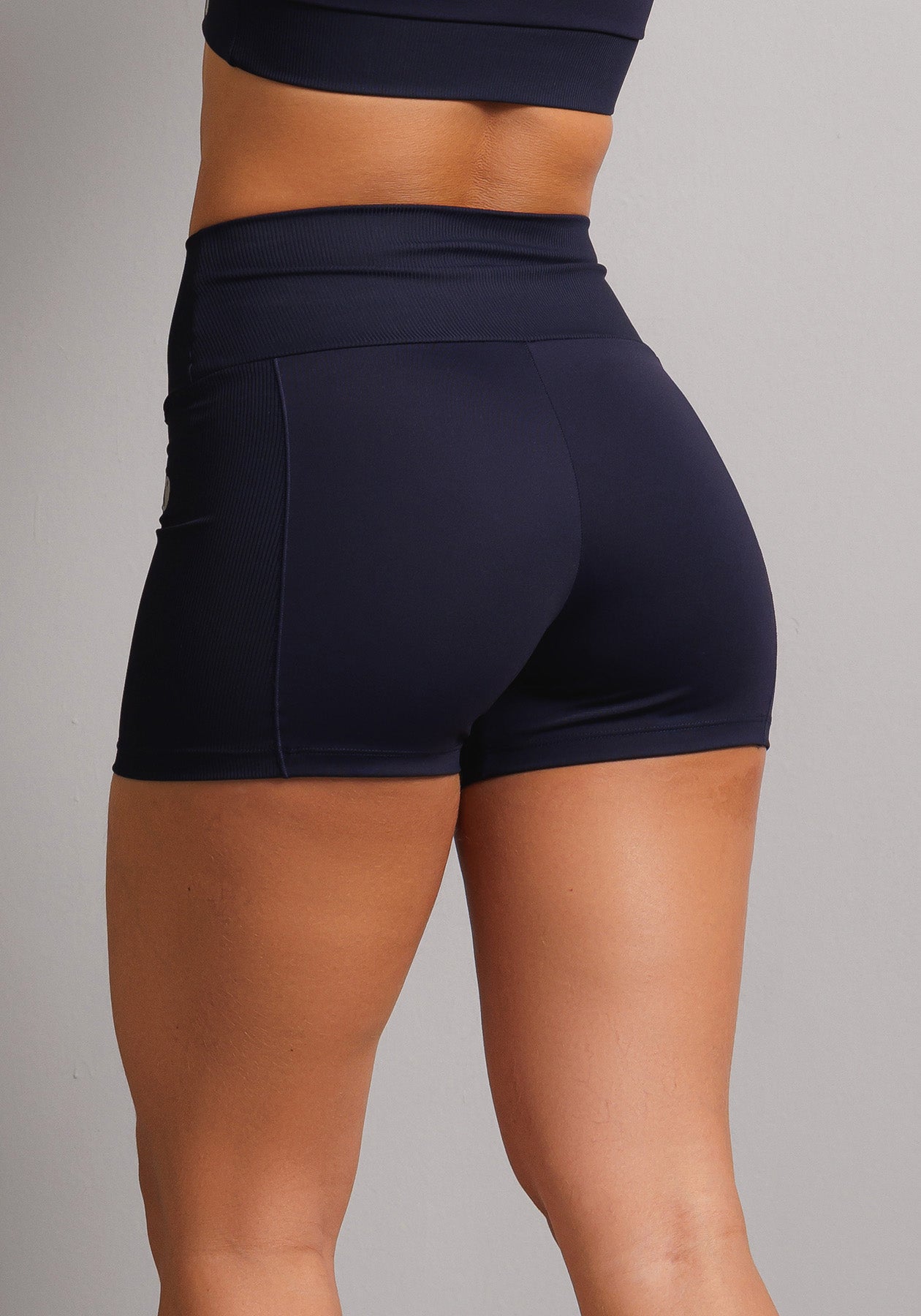 Short Curto Recortes Authentic