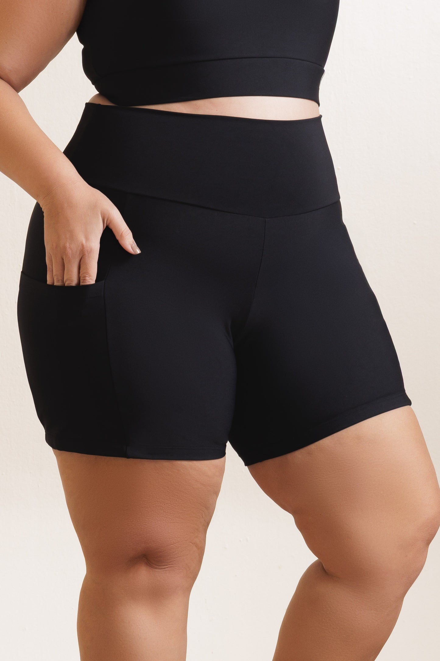 Short Básico com Bolsos Action Plus