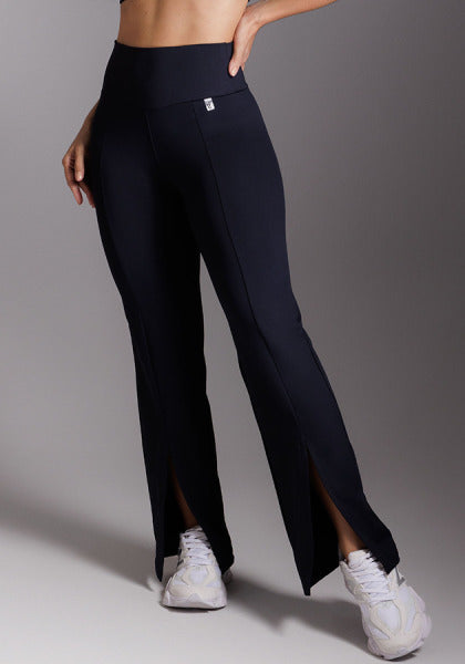 Calça Flare Core Control Equilibrium
